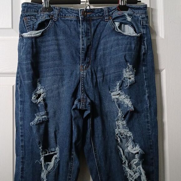 Gogo distressed curvy mom jeans   Sz 11 Juniors EUC - Picture 3 of 8